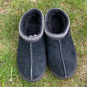 Very gently used UGG slippers